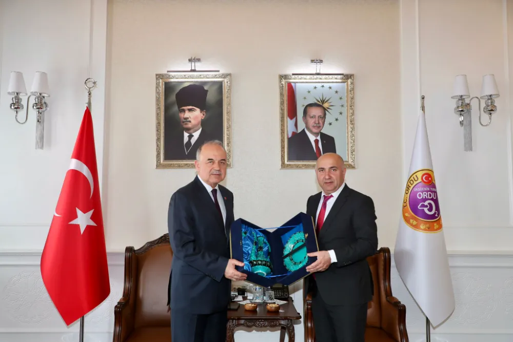 Azerbaycan Kars Başkonsolusu Guliyev’dan Vali Erol’a ziyaret… 