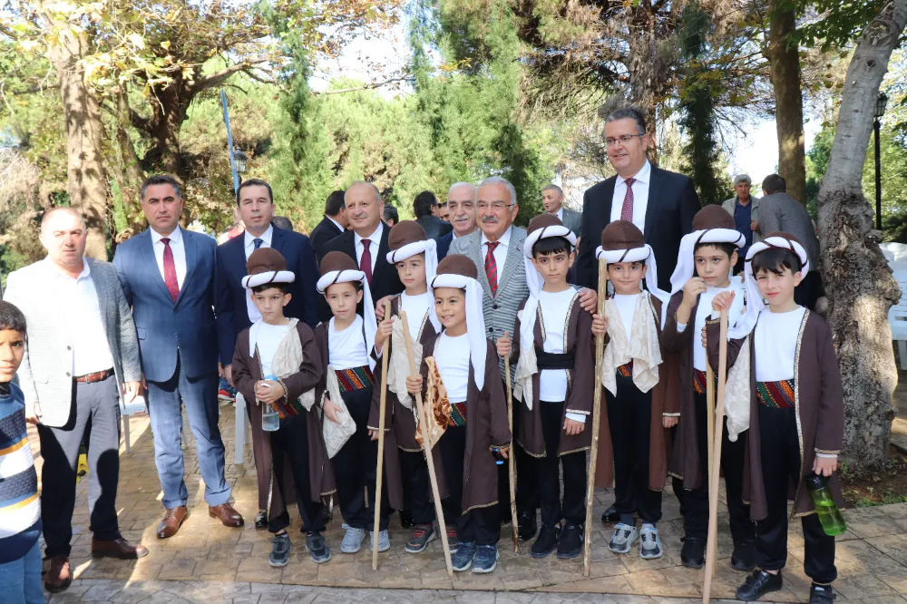 Yunus Emre’den Filistin’e destek, İsrail’e lanet…