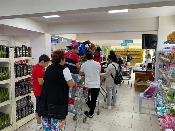 Sosyal marketten öğrenci desteği başladı