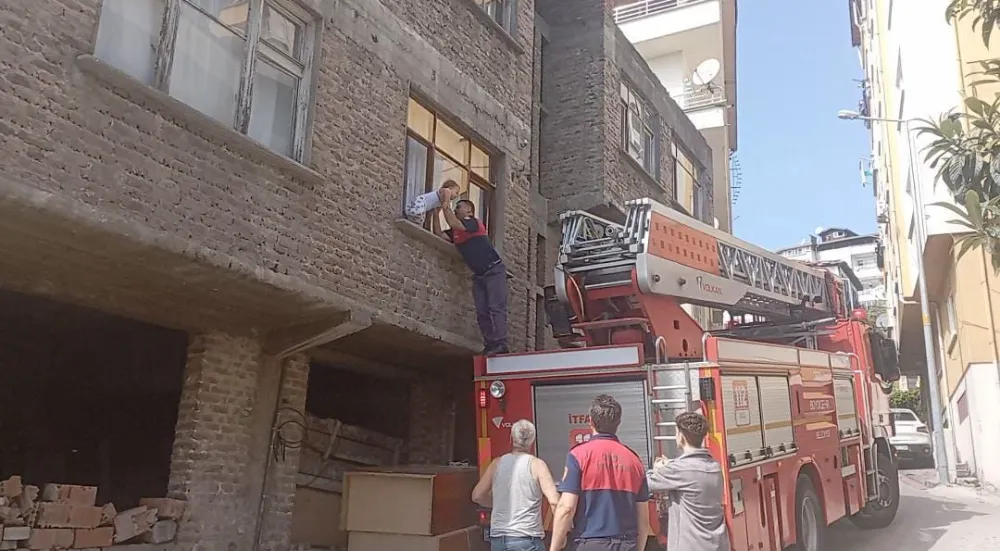 Evde kapalı kalan çocuk panik yarattı!