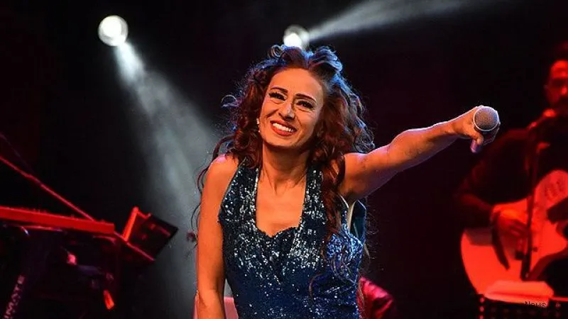 Yıldız Tilbe konseri 2352 TL…