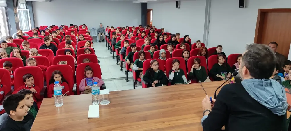 Faruk Yıldız, Ünye’de söyleşi ve İmza Gününde…