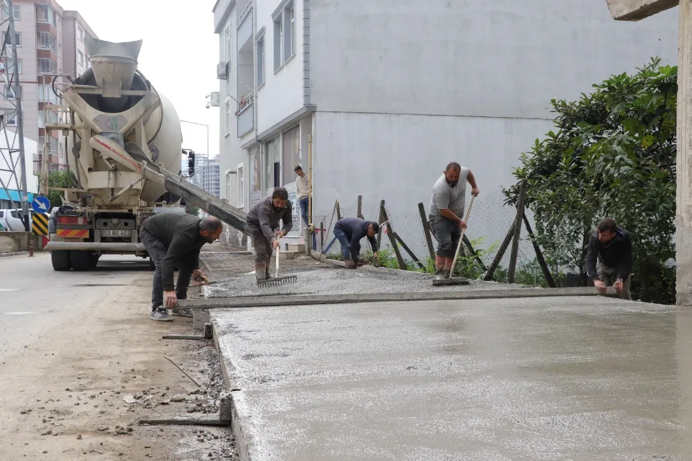 Altınordu Karşıyaka’nın kaldırımları yenileniyor