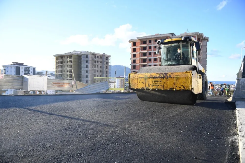 İki okulun yolları asfaltla buluştu