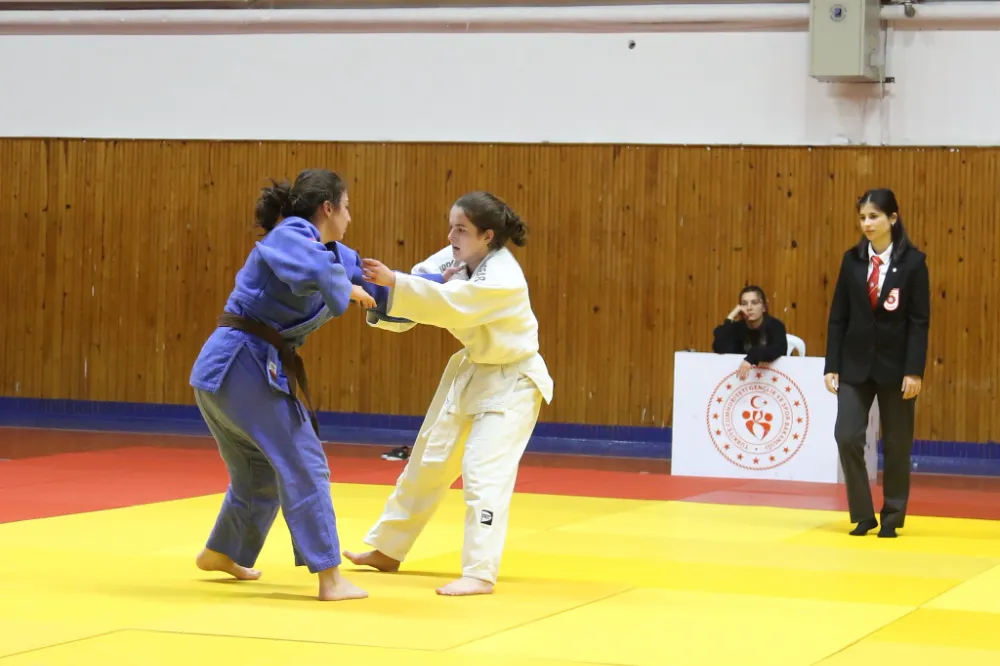 Okul Sporları Gençler Kız-Erkek Judo il turnuvası tamamlandı