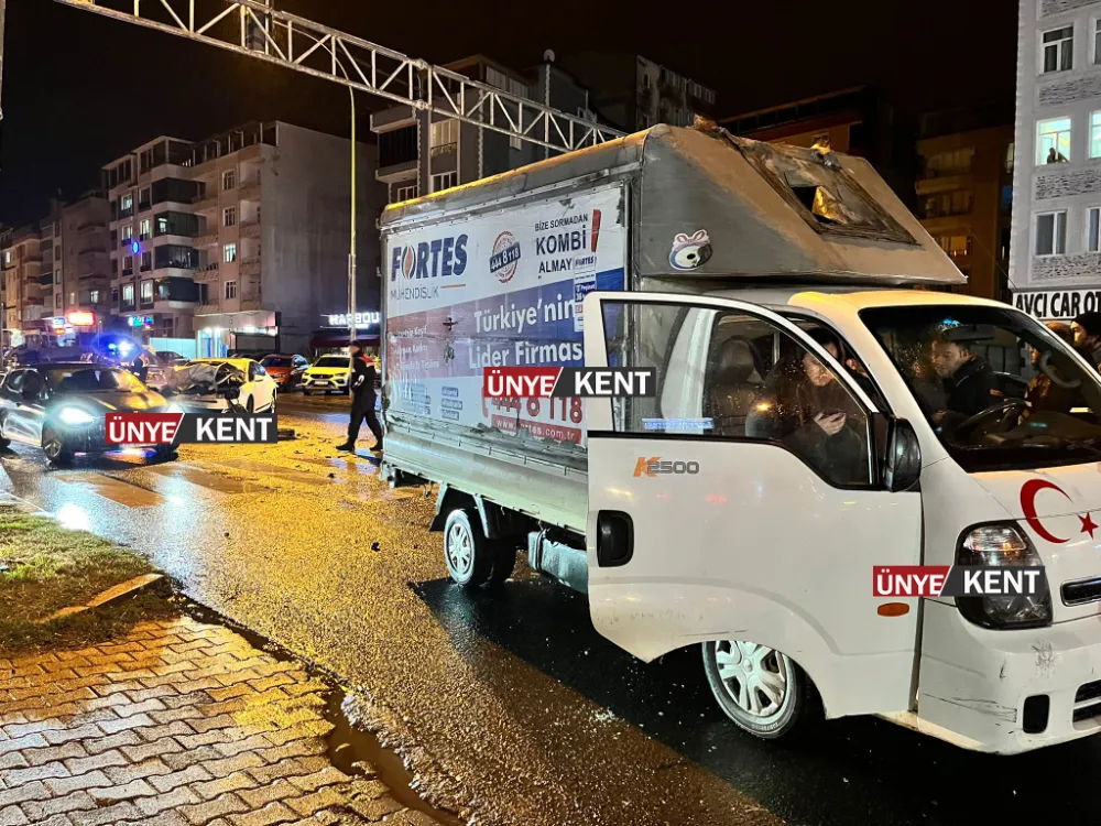 Ünye’de trafik kazası: 3 yaralı