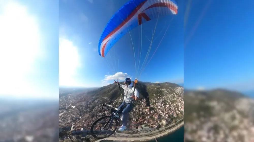 Yamaç paraşütüyle havada bisiklet sürdü