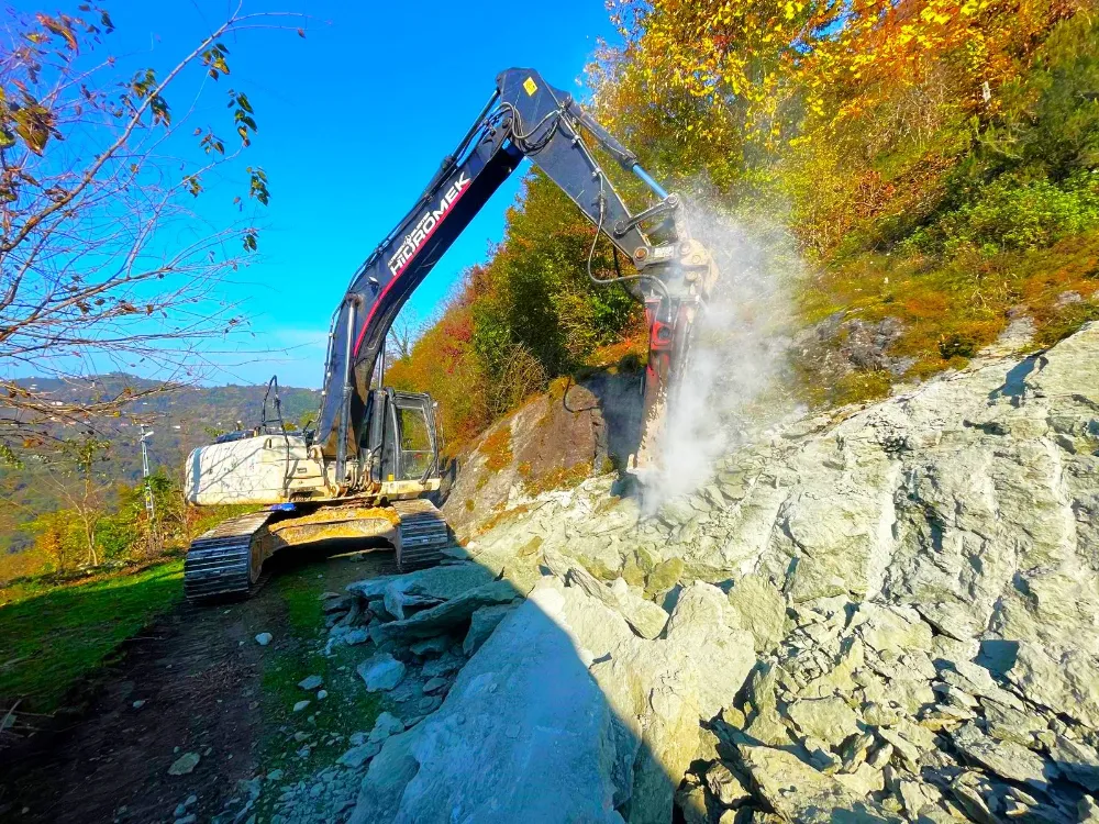 Altınordu’da kırsalda yeni yollar açılarak ulaşım kolaylaşıyor