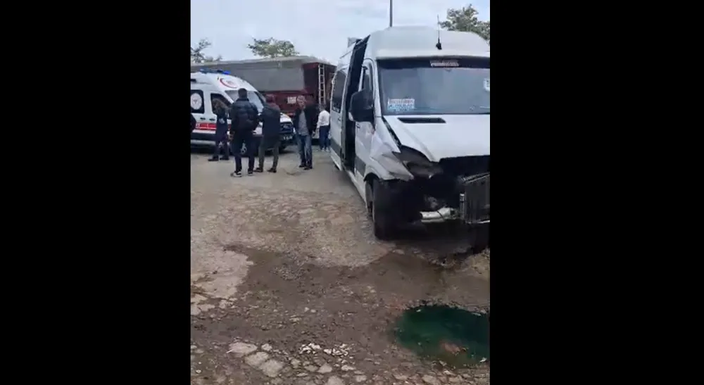 Servis aracı kaza yaptı; 12 kişi yaralandı… 