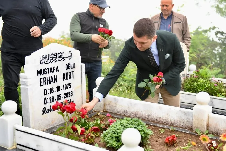Erhan Kurt, mezarı başında anıldı 