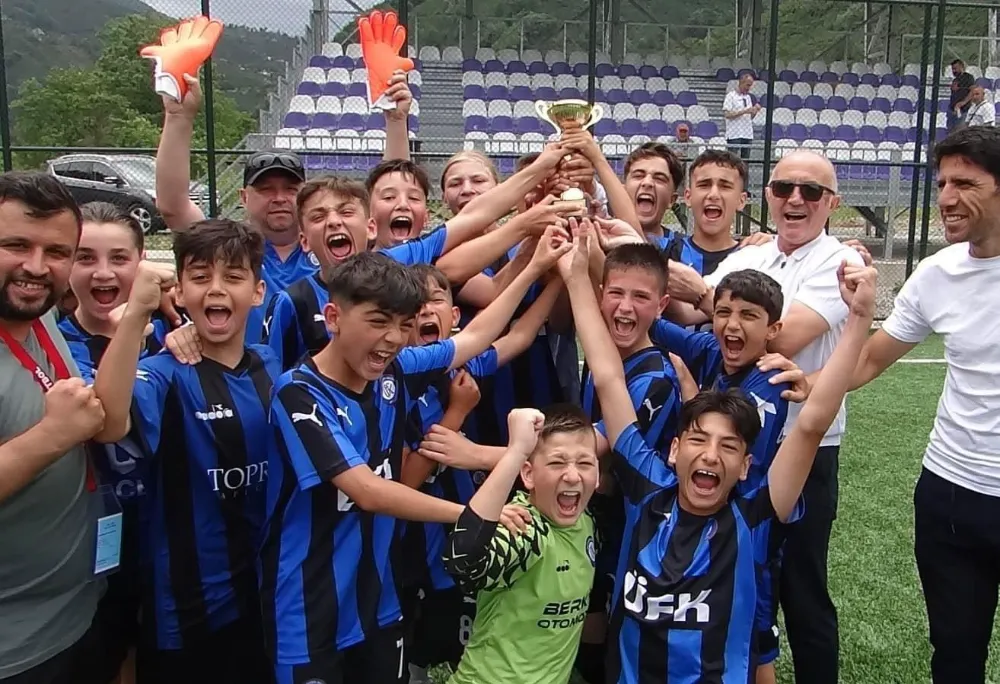 ÜFK’dan bir şampiyonluk da U13 Liginde… 