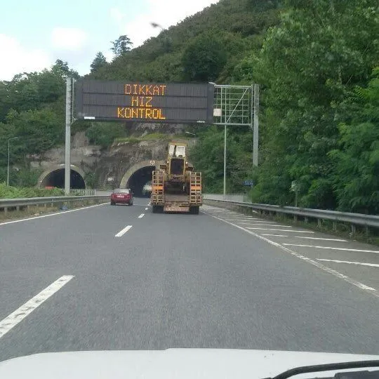 Tünel girişinde aracın çarptığı çocuk hayatını kaybetti 