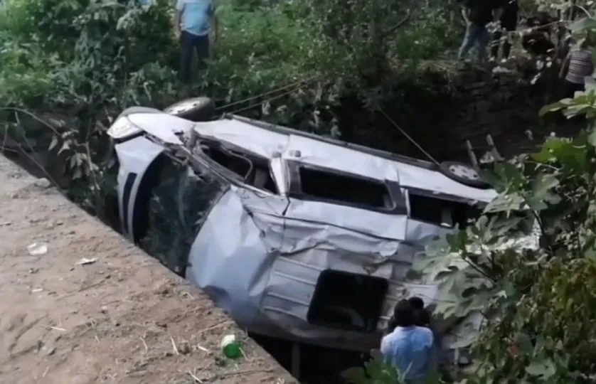 Fındık işçilerini taşıyan minibüs devrildi, 1 çocuk hayatını kaybetti