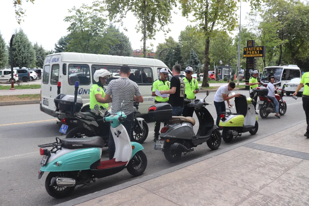 Emniyet’ten kasksız motorculara geçit yok!