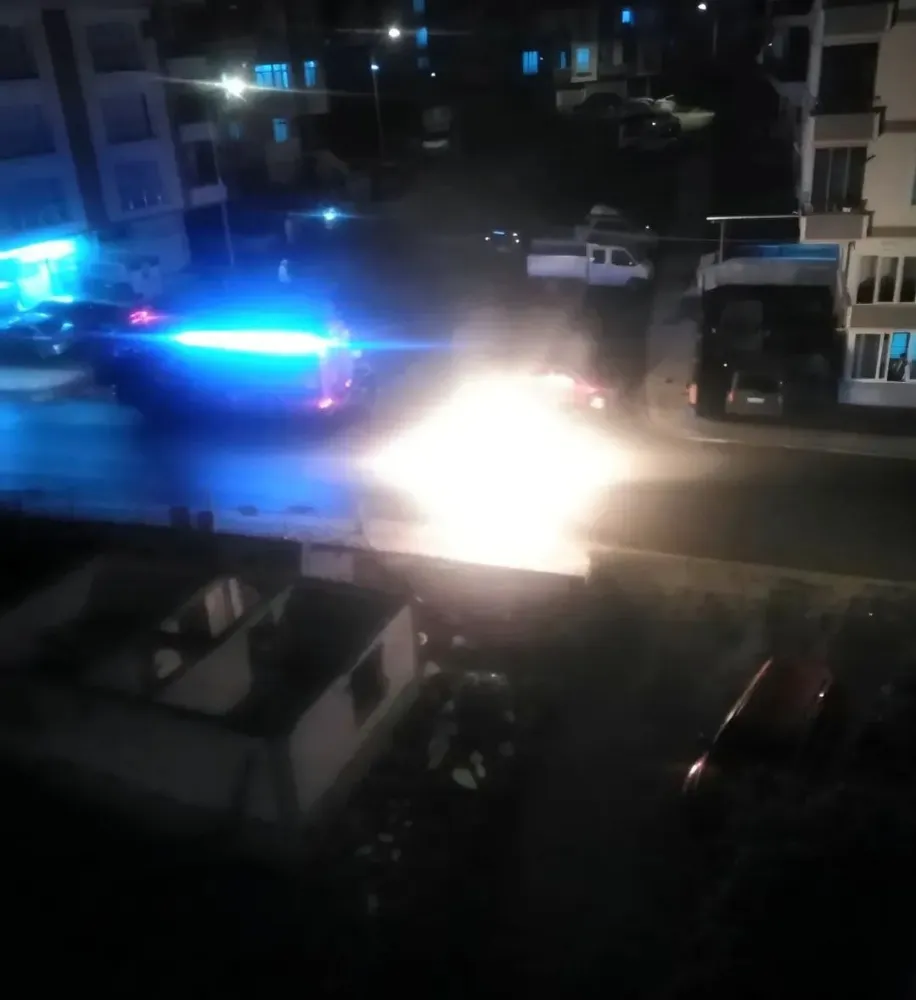 Altınordu’da seyir halindeki otomobil alev aldı