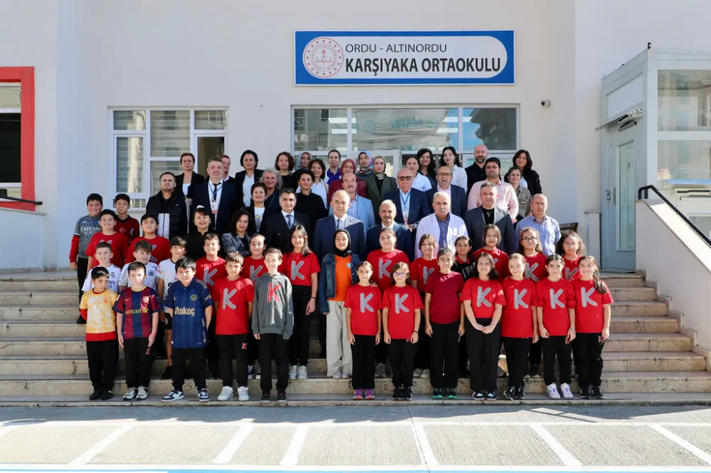 Vali Erol, sözünü tutan Sınıf Başkanı Yaman’ı ziyaret etti