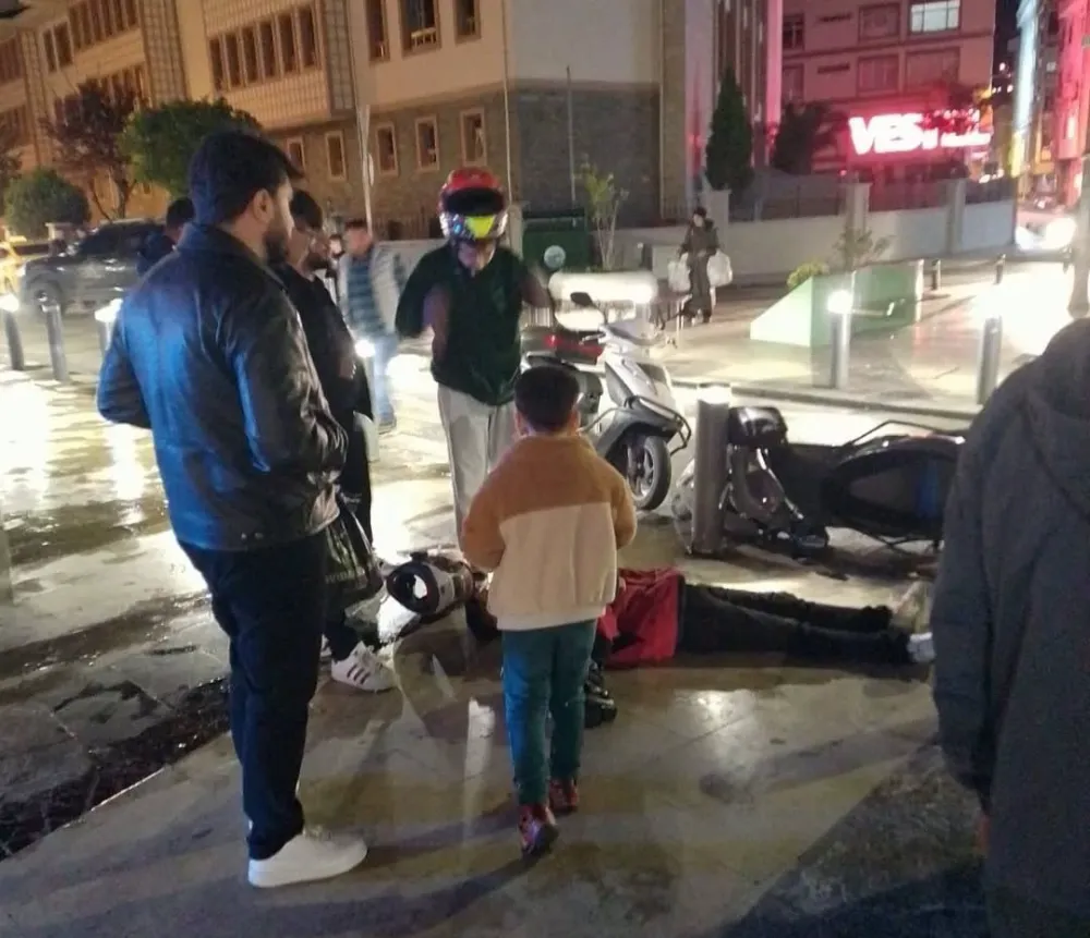 İki motosiklet çarpıştı, 1 sürücü yaralandı 