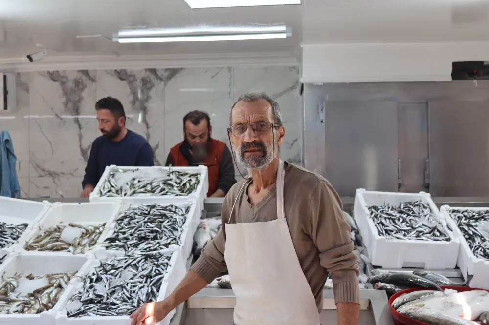 Tezgahlar hamsi ve istavritle dolu!