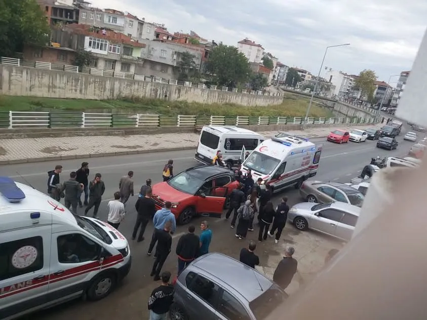 Bayramca’da iki otomobil çarpıştı; 3 kişi yaralandı