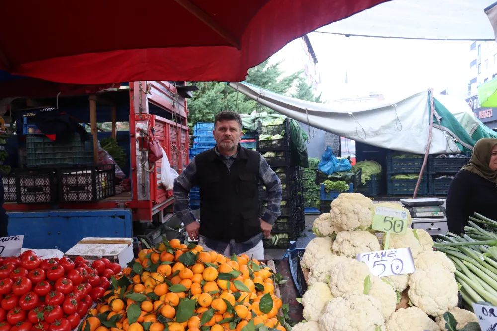 Ünye Çarşamba Pazarı’nda kış ürünleri hakim… 