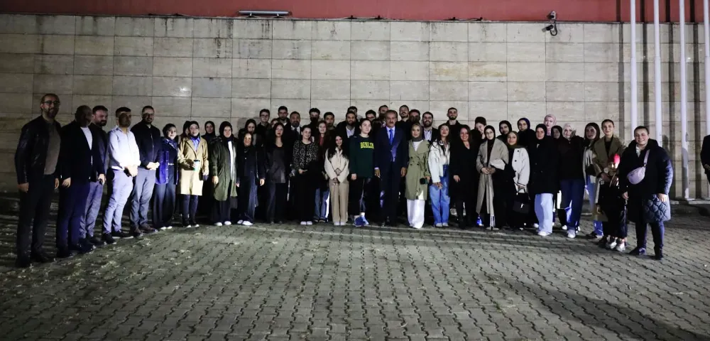 Mahmut Özer, ÜniAK programında üniversitelilerle buluştu