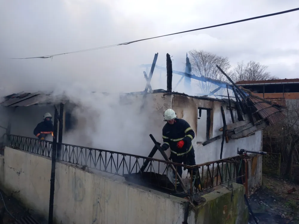 Keş Mahallesi’nde yangında ev kullanılamaz hale geldi