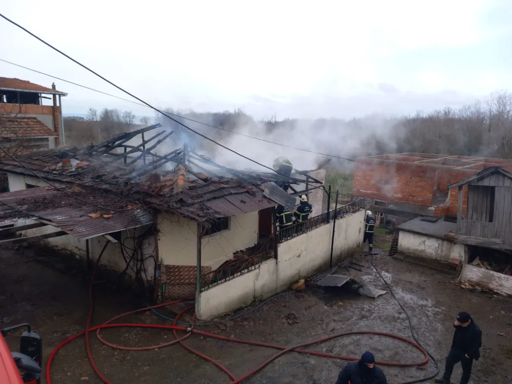 Keş Mahallesi’nde yangında ev kullanılamaz hale geldi