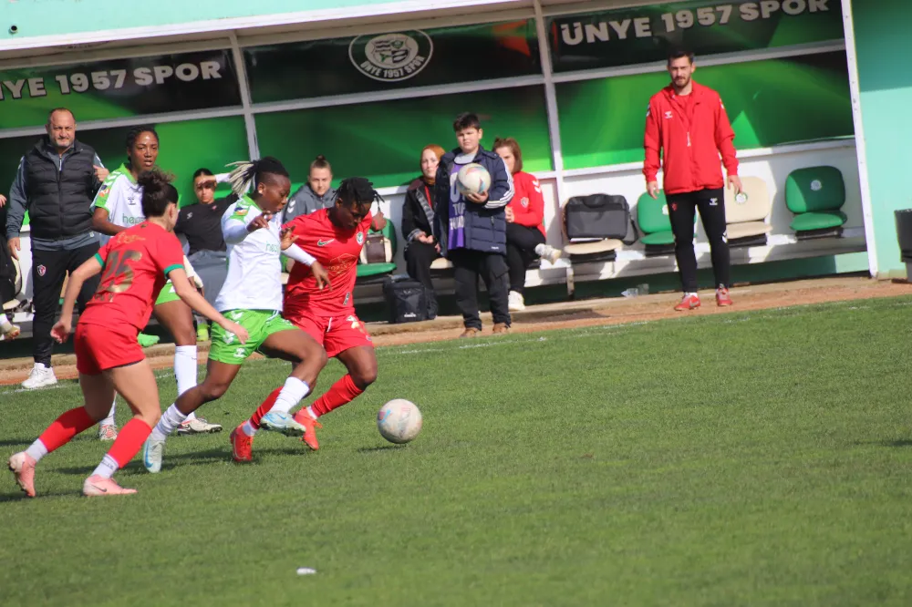 Ünye Kadın Takımı, AMED’e 3-2 yenildi