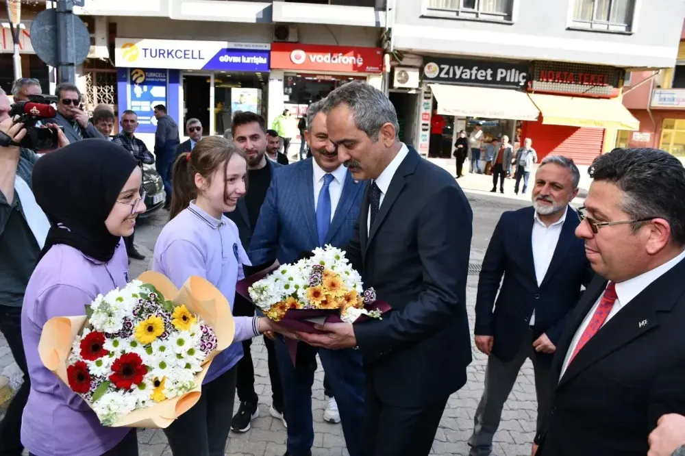  Milletvekili Mahmut Özer 1 günde 3 ilçe gezdi