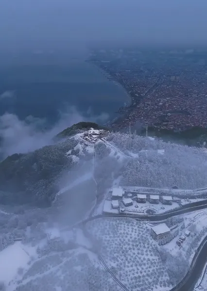 Boztepe’de nisan ayında kar yağışı! 