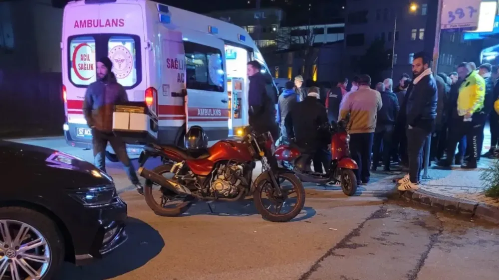 İki motosiklet çarpıştı, 3 kişi yaralandı