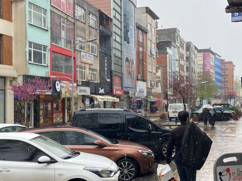 Ünye’ye nisanda kar yağdı!