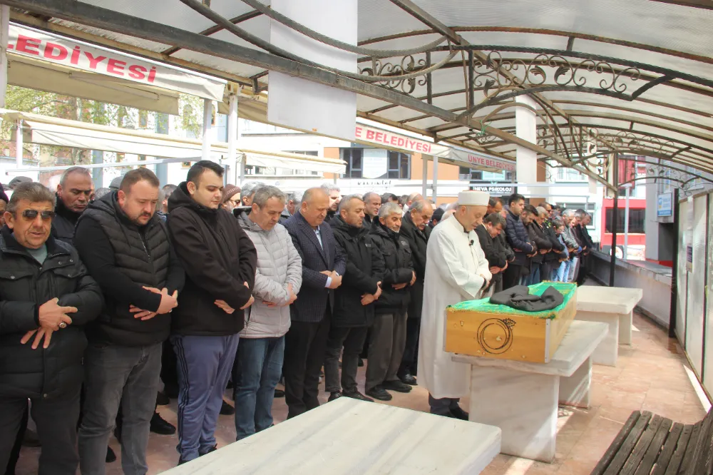 Emekli öğretmen Yaşar Mutlu son yolculuna uğurlandı