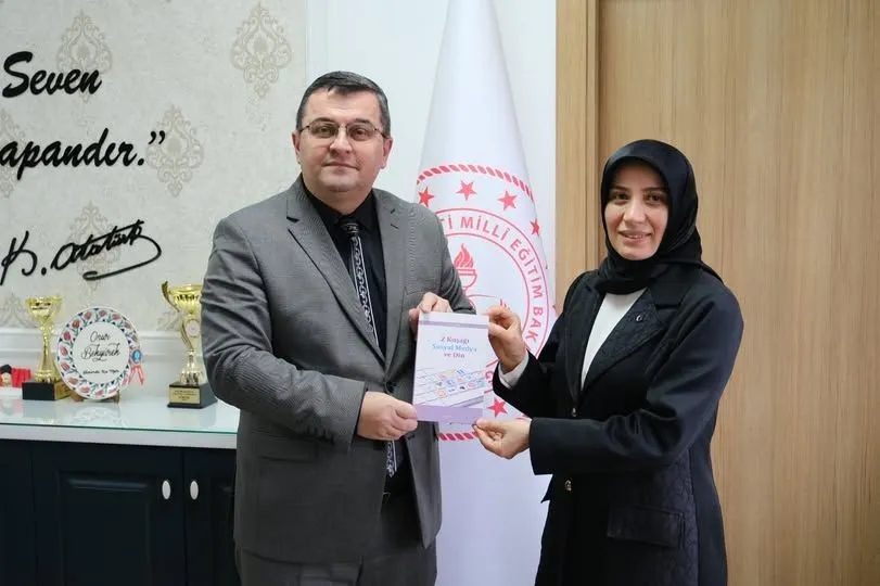 Eğitimci Yazar Seher Varol’dan “Z Kuşağı, Sosyal Medya ve Din” kitabı…