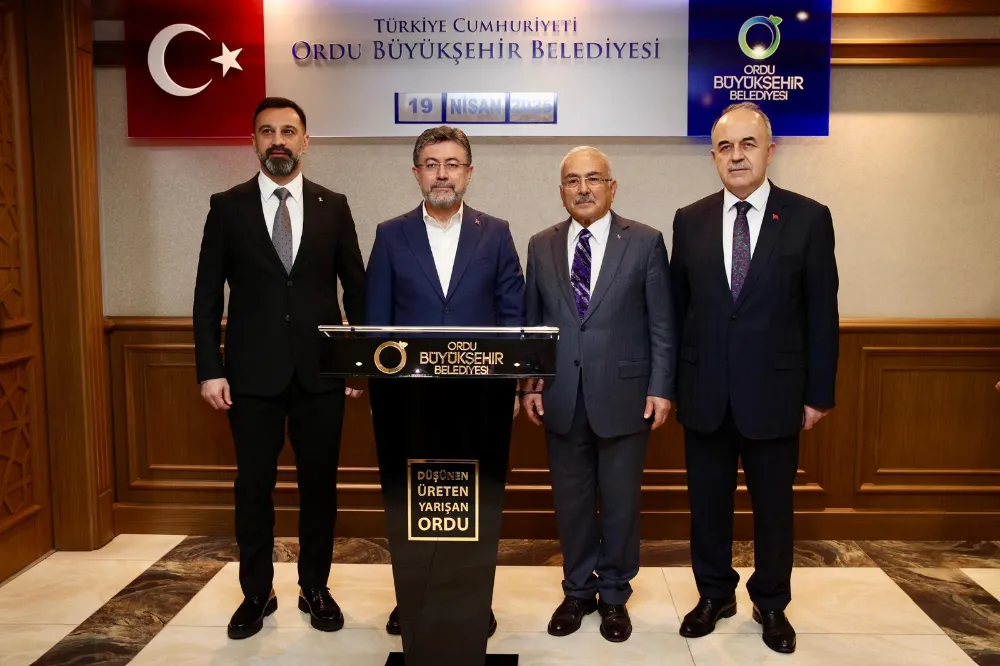 Bakan Yumaklı, Büyükşehrin çalışmalarını ilgiyle dinledi