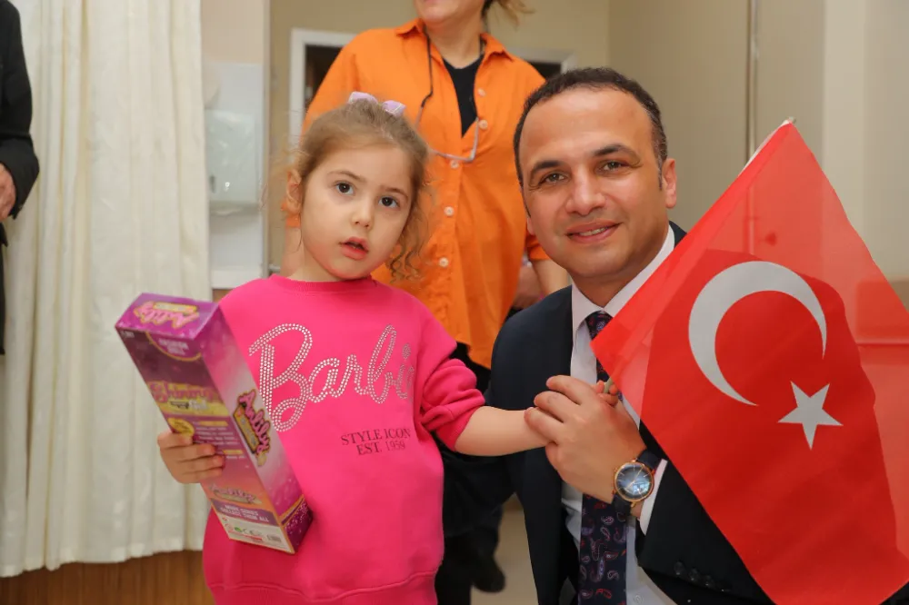 Şifa Oyuncakları projesiyle hastanedeki miniklere ziyaret…
