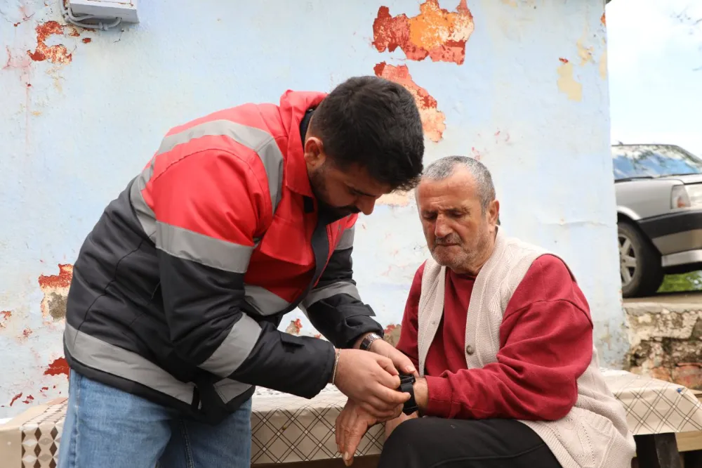 Alzhemier hastası vatandaşa akıllı saat ile yeni bir başlangıç