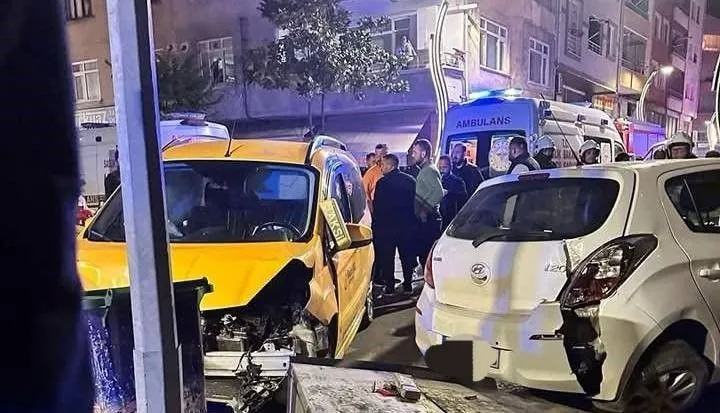Altınordu’da otomobil ile taksi çarpıştı
