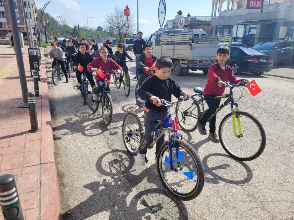 Çevre için pedalladılar, sağlıklı yaşam için güç birliği yaptılar!