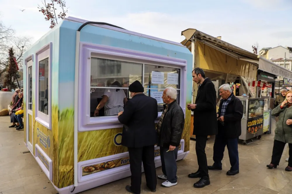 Halk Ekmek büfeleri artıyor, market raflarında da yerini aldı