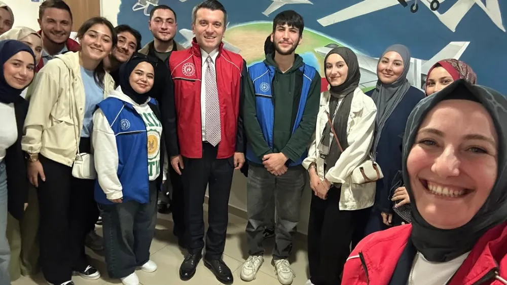 Büyükelçi Yavuz Selim Kıran, Gençlik Merkezi’nde gençlerle buluştu  