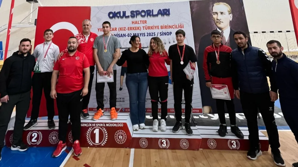 Ünyeli halterci Ömer Faruk Candemir Türkiye 2.si