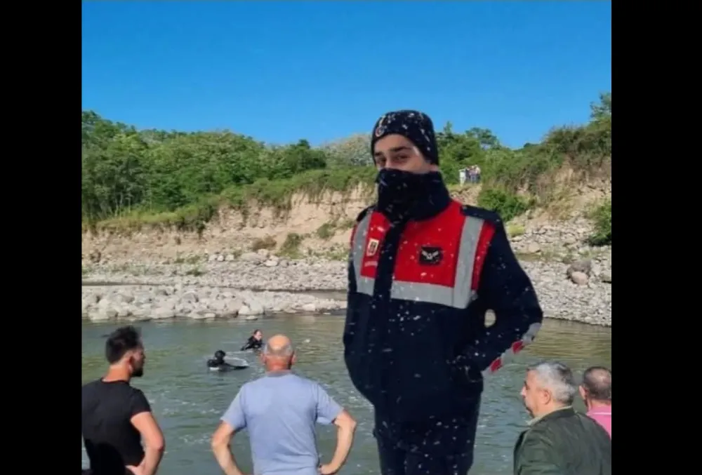 Ünyeli jandarma Astsubay Hakan Fidan, Akçay derisinde boğularak hayatını kaybetti.