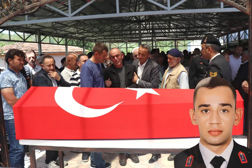 Boğularak hayatını kaybeden Astsubay Hakan Fidan toprağa verildi