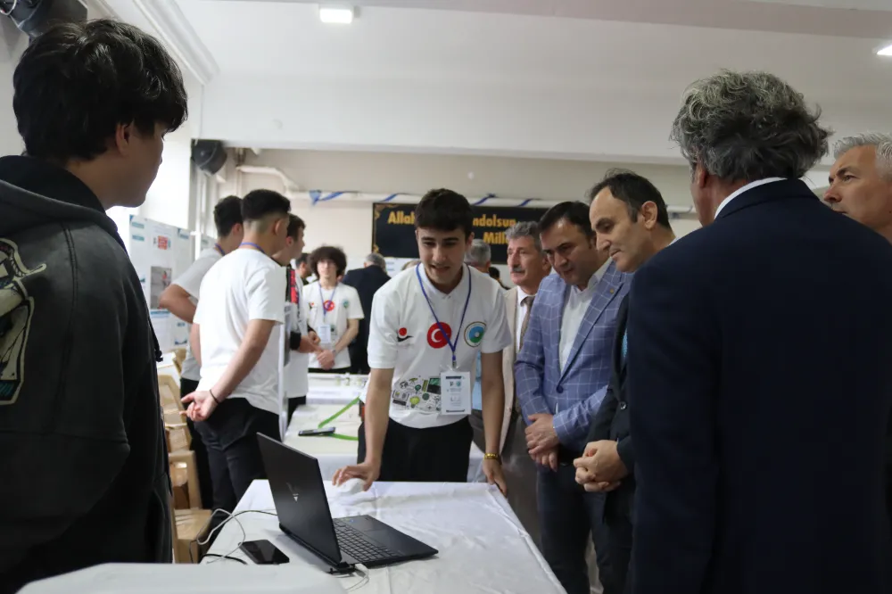 Geleceğin bilim insanlarının projeleri Endüstri Meslek sergisinde