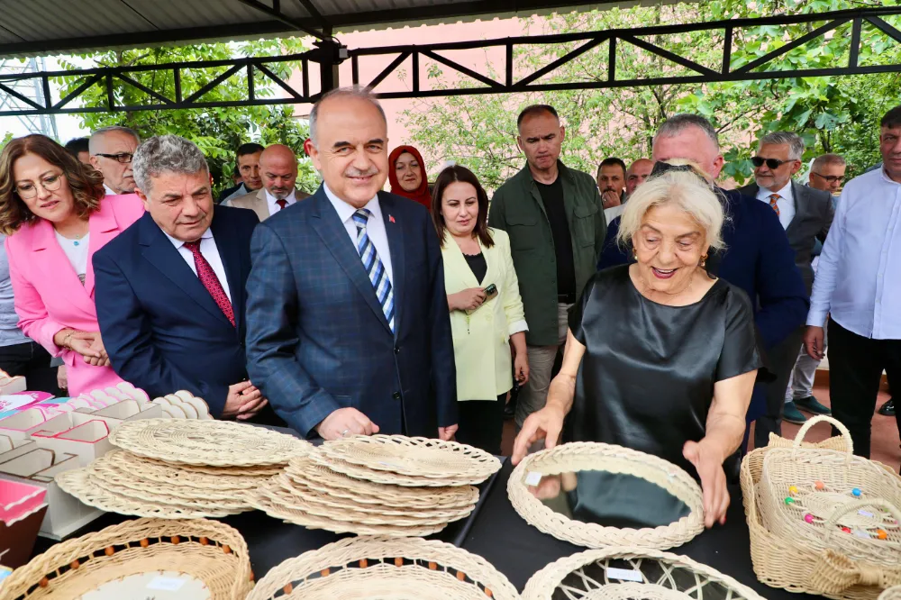 Huzurevi sakinlerinin hazırladığı “El Ürünleri Sergisi” açıldı