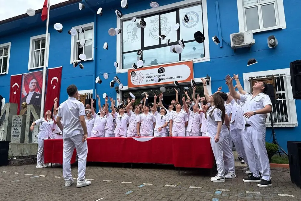 Mezuniyet sevinci Karadeniz’in sularında taçlandı…   