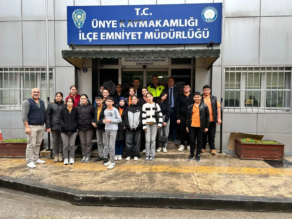 Ünye Şehit İsmail Ustaoğlu Ortaokulu öğrencileri meslekleri yerinde öğreniyor