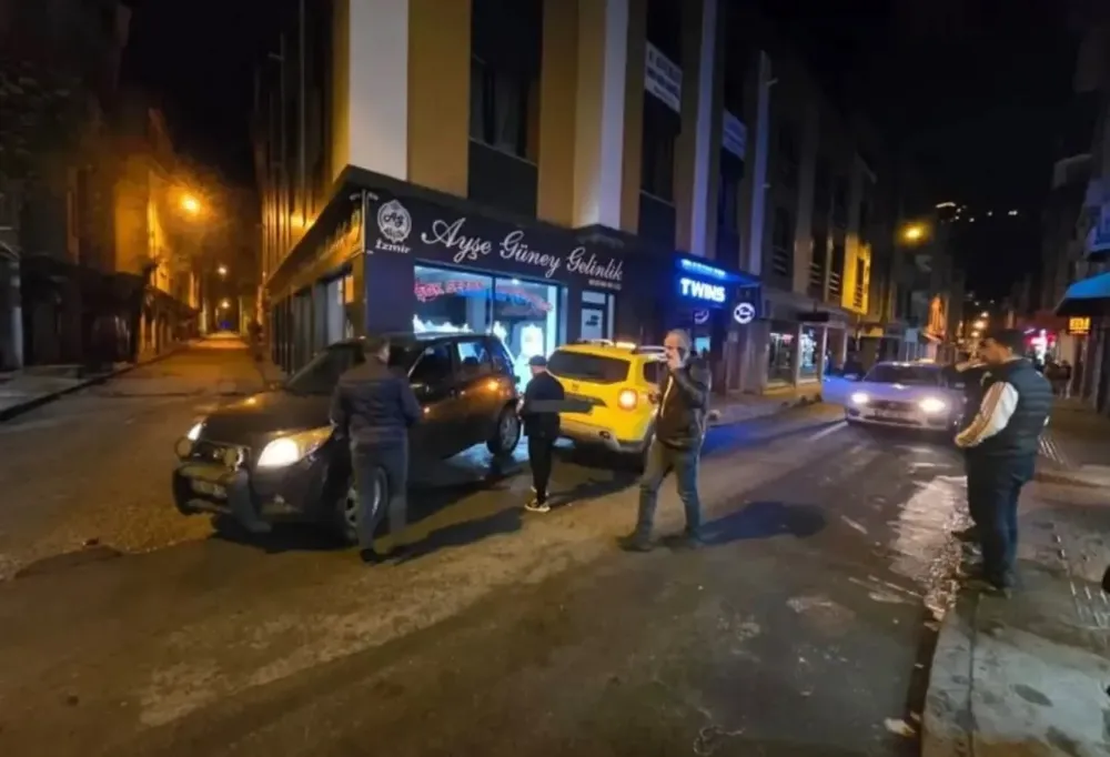 Altınordu’da geri geri gelen jeep ile taksi çarpıştı