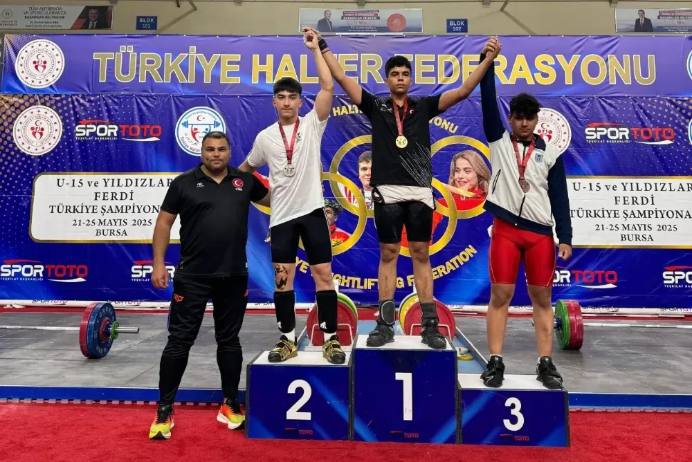 Ünyeli ve Fatsalı sporcular halterde zirveye ağırlığını koydu